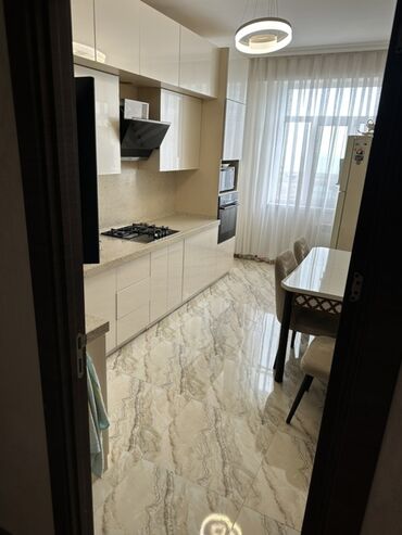 Sifarişlə mətbəx mebeli: Mətbəx dəsti və sanitar qovşağı üçün tam təchizatlı interyer komplekti — 2