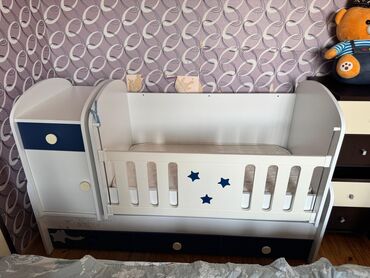 Beşiklər: Oğlan və qız üçün, Dördbucaq, Beşik, Dəstsiz, Matras ilə, Yellənmə mexanizm ilə — 1