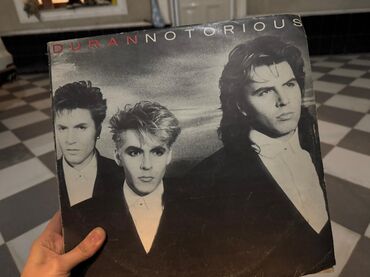 Vinil vallar: Plastinkalar satılır,çeşid çoxdur.Gəncə şəhərindədir — 13