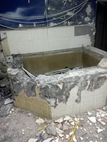 Демонтажные работы: Разбор полов, Снятие потолков, Демонтаж крыш | Демонтаж встроенных шкафов, Демонтаж керамогранита, Удаление краски | Сбивка старой штукатурки, Снятие извести, Снятие побелки | Демонтаж линолеума, Демонтаж плинтуса, Демонтаж теплого пола | Кровля из профнастила, Крыша из шифера, Металлочерепичная кровля 3-5 лет опыта — 6