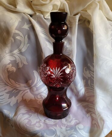 Čaše: Flasa kristal,rubin boje za zestoko pice. 60,70te. Flasa — 5