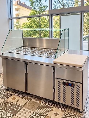 Üstündə salat barı və şüşə vitrini olan soyuducu blok — 150 × 85 sm — lalafo.az -da Üstündə salat barı və şüşə vitrini olan soyuducu blok — 150 × 85 sm —