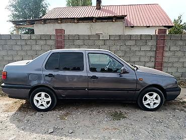 Volkswagen Vento: 1993 г., Бензин, Седан