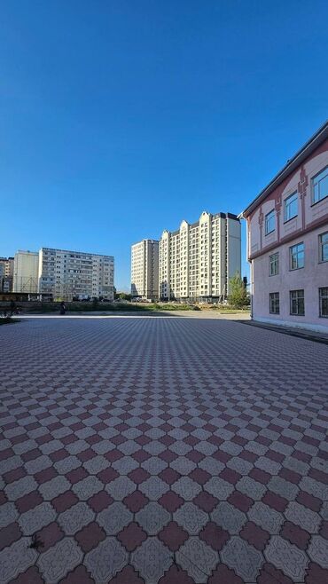 квартира берилет мкр кок жар: 2 бөлмө, 64 кв. м, Элитка, 7 кабат, ПСО (өзү оңдоп түзөтүп бүтүү үчүн)