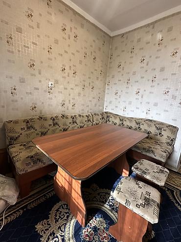 silver kitchen: Кухонный уголок с обеденным столом и табуретами Состав комплекта: - — 3