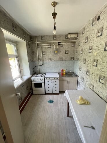 комната целиком: 2 комнаты, 52 м², 105 серия, 2 этаж, Косметический ремонт