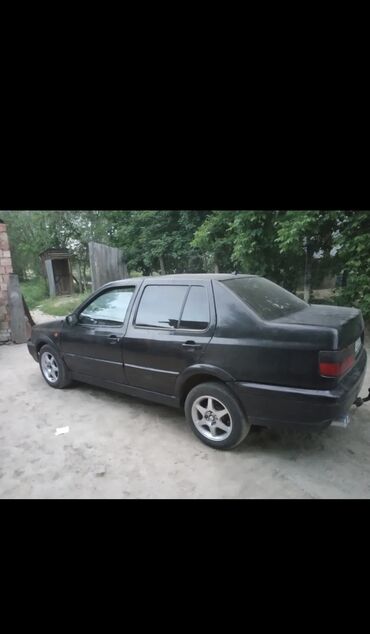 длинные гольфы: Volkswagen Jetta: 1993 г., 1.8 л, Механика, Бензин, Седан