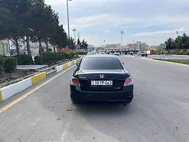 Honda: Honda Accord sedan - Korpus: 4 qapılı sedan, qara rəng - Mühərrik — 2