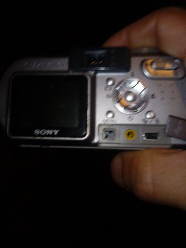Fotokameralar: Sony Cyber-shot DSC-P10 rəqəmsal fotoaparat Xüsusiyyətlər: - Model — 22