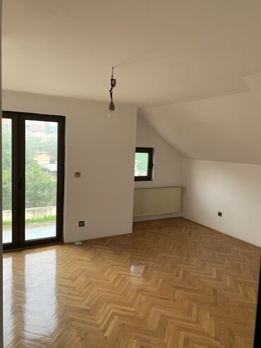 Kuće na prodaju: Na prodaju kuća (220m2) sa pomoćnim objektom (56m2) na placu 4,6 ari — 12