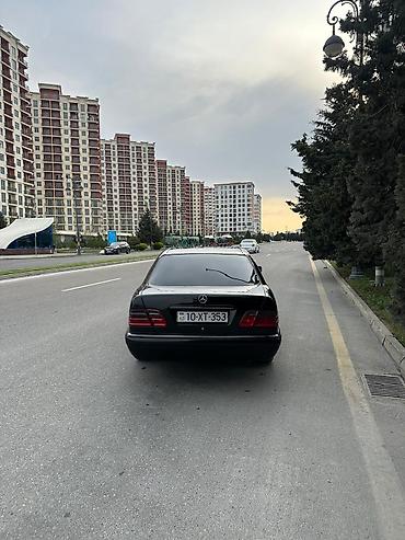 w210 panel: Mercedes-Benz E-Class W210 sedan - Kuzov: 4 qapılı sedan, qara rəng - — 2