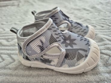 Sandale: Dečje sandale/patike za bebe – siva/bela kombinacija Veličina 21-22 - — 2