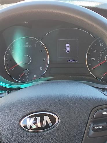 kia forte ex: Kia Forte – ağ rəngli sedan ili2018 Taxi buraxlışı var Xüsusiyyətlər — 4
