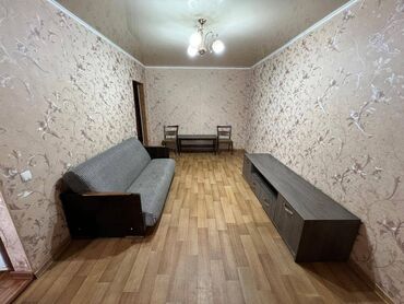 дом на ошском рынке: 2 комнаты, 45 м², Хрущевка, 3 этаж, Евроремонт