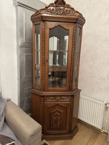 setqa vitrin: Стеклянная витрина-шкаф