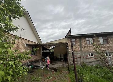 Продажа коттеджей и домов: 🔥Продается Дом 🔥 🏡Район: Ак орго ✅Участок: 5 соток 📍Площадь: 80 — 1