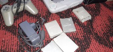 PS2 & PS1 (Sony PlayStation 2 & 1): Playstation 1. Yaddaş kartları da var üstündə. xırda işi var. Əlavə