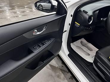 Kia: Kia Cerato: 2019 г., Седан — 17