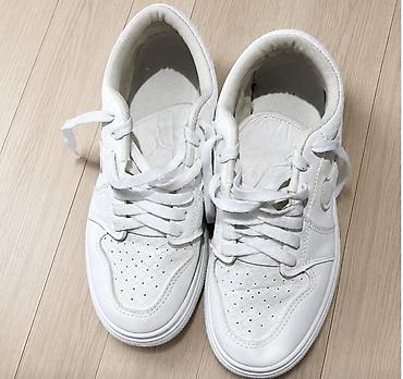 джорданы бу: Кроссовки, 40, Air Jordan, Б/у, цвет - Белый, Платная доставка, Самовывоз — 1