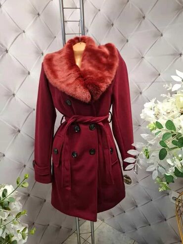 Kaputi: Ženski kaput sa krznenim reverom - Model: elegantan kaput srednje — 2