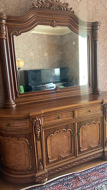 komod satilir: Mebel dəsti satılır (2 şkaf) Klassik üslubda, mebel dəsti satılır. Çox — 2