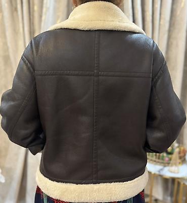 aviator: Qadınlar üçün qısa dizaynlı, zamoklu süni dəridən qara aviator/jaket — 2