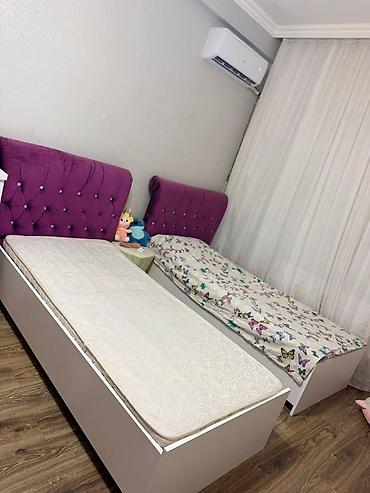 Digər mebel: GuluMasa desti 900 azn.Unvan saray Mikasa acilmir
8 stulludur(Gülü) — 2