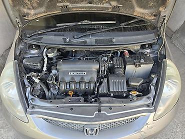 bud e9: Honda Fit: 2004 г., 1.3 л, Вариатор, Бензин, Хэтчбэк — 2