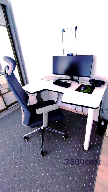 офисный угловой стол: Компьютерный Стол, цвет - Белый, Новый