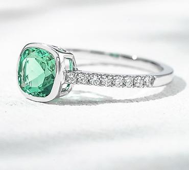 Золотые украшения: 💍 Кольцо из белого золота 750 пробы с изумрудом и лабораторными — 4