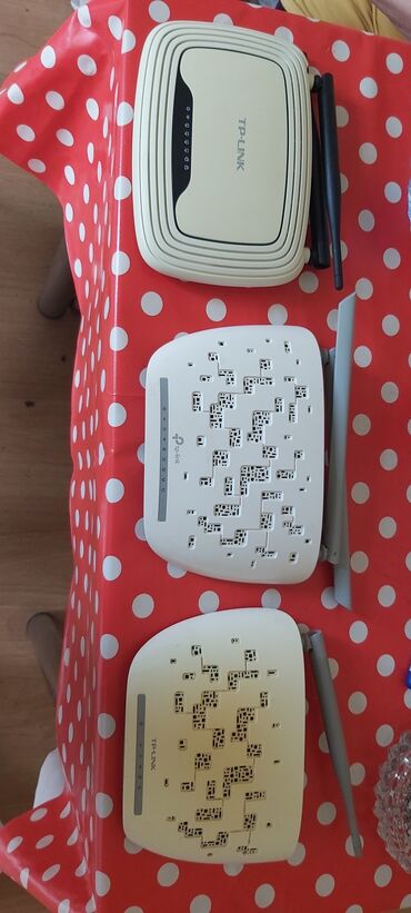 Modemlər və şəbəkə avadanlıqları: Wi Fi modem hər biri 12m . Real alıcıya cuzi endirim olar