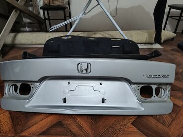 мазда кузов: Крышка багажника Honda 2003 г., Б/у, цвет - Серебристый,Оригинал