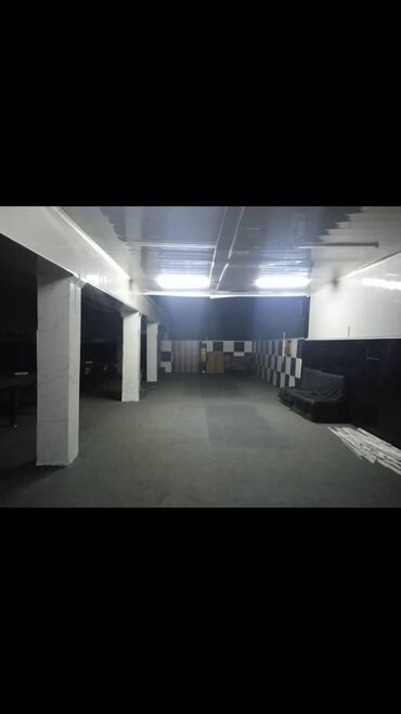 Магазины: Продаю Магазин 500 м², Без ремонта, С санузлом, 2 этаж