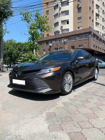 Транспорт: Toyota Camry: 2018 г., 2.5 л, Автомат, Бензин, Седан