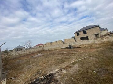 Həyət evləri və villaların satışı: Satılır: fərdi yaşayış üçün torpaq sahəsi və tikili - Hasarlanmış — 6