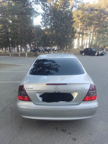 Mercedes-Benz: Mercedes-Benz E 220: 2.2 l | 2005 il Sedan