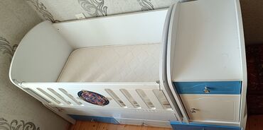 Beşiklər: Oğlan və qız üçün, Dördbucaq, Beşik, Dəst ilə, Matras ilə, Yellənmə mexanizmsiz