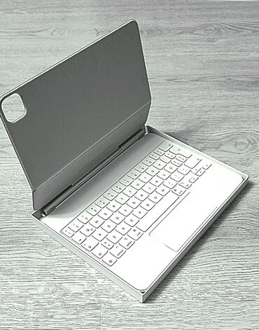 Klaviaturalar: Apple İpad Air 13 inch m2 2024 modellər ücün magic keyboard yenidir