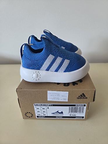 velicima: Adidas Bubblecomfy I dečije patikice u plavoj boji sa belim Adidas — 2
