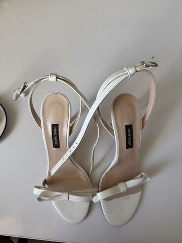 yun qadın şap şapları: Nine West, Ölçü: 38, rəng - Ağ, İşlənmiş