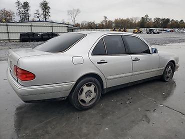 Mercedes-Benz: Mercedes-Benz E-Class: 2 l | 1997 il Sedan — 4