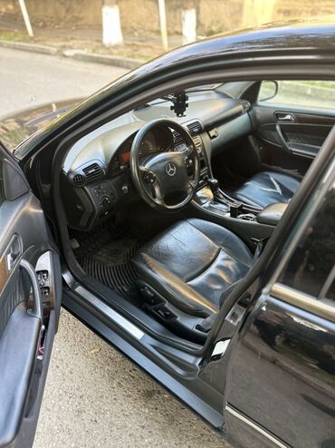 oturacaq uzlukleri: Mercedes-Benz C-Class: 2 l | 2001 il Sedan