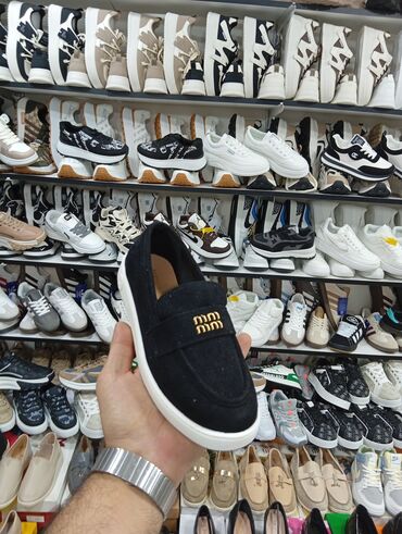 женские замшевые ботильоны: Qadın üçün gündəlik loafer ayaqqabısı - Stil: Minimal dizaynlı