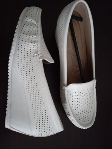 новые туфли: Туфли 40, цвет - Белый