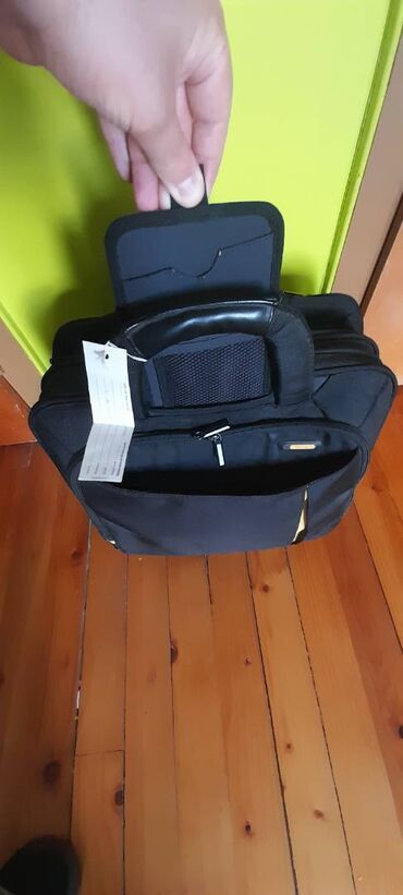 Putni koferi i torbe: Odlicna Targus torba za putovanje avionom, ima dosta pregrada, pa moze — 4