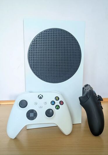 Xbox: Xbox series s 512 gb В комплекте два геймпада подписка до октября