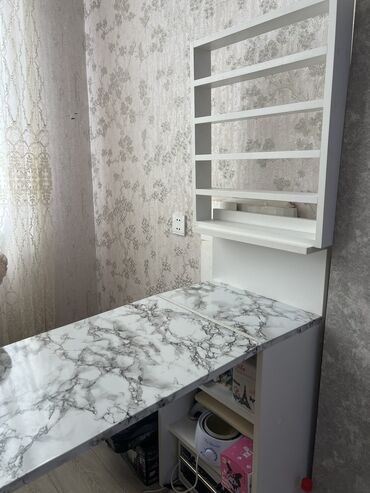 Mebel: Yeni, Manikür üçün masa, Güzgüsüz