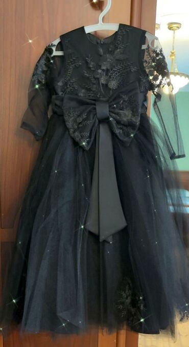 Ziyafət donları: Ziyafət geyimlərinin satışı her rengde var. Qiymetler ferqlidi. 15 azn — 25