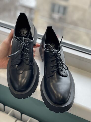 горная обувь: Ботинки и ботильоны Betsy, 39, цвет - Черный
