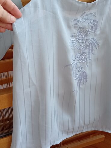 Bluze: Nova, vežena bluza sa širim bretelama vel. 40, L,, svetlo plava, ima — 7